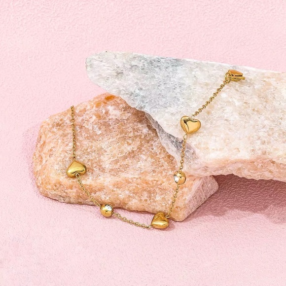 18K Gold Plated Heart Bracelet - Picture 4 of 5